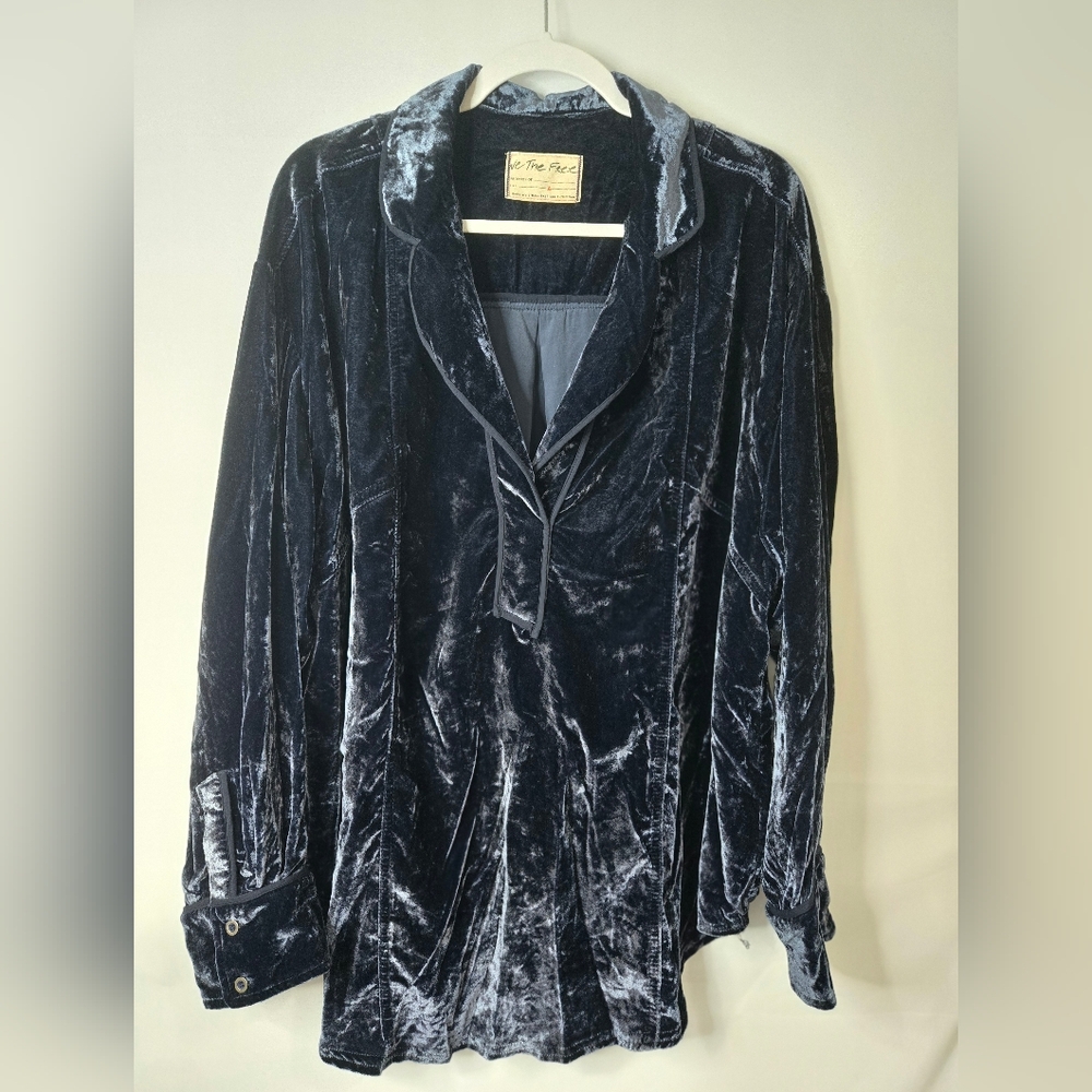 We The Free Women's  Blue Velvet Collared Shirt Size Large